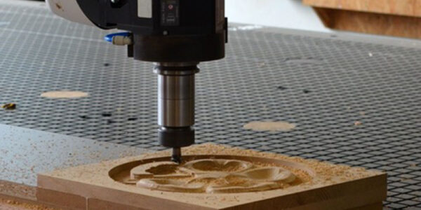 Addetto alla fabbricazione industriale di mobili e articoli in legno