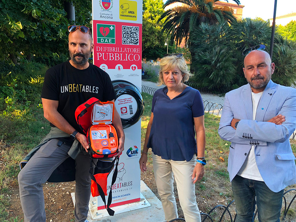 Ancona, città cardioprotetta: Uil Marche e Enfap sponsor del defibrillatore di piazza Cavour